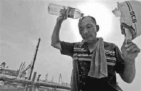 入伏天，烈日下的忻州鋼結(jié)構(gòu)安裝工人