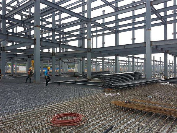 鋼筋桁架樓承板廠(chǎng)家：除了價(jià)格，你還需了解這些